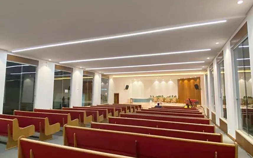 ilumina&ccedil;&atilde;o linear led em igreja