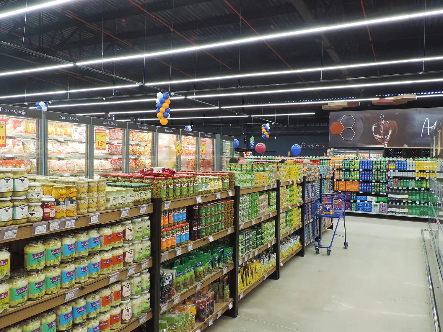 ilumina&ccedil;&atilde;o linear led em supermercado
