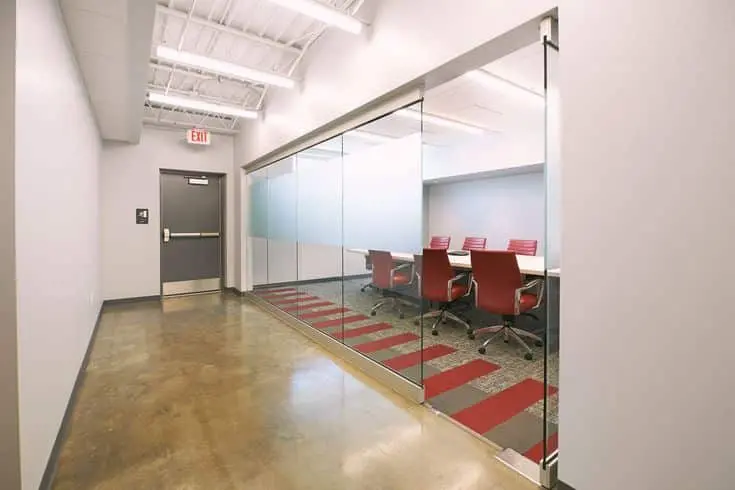 Sa&iacute;da de emerg&ecirc;ncia