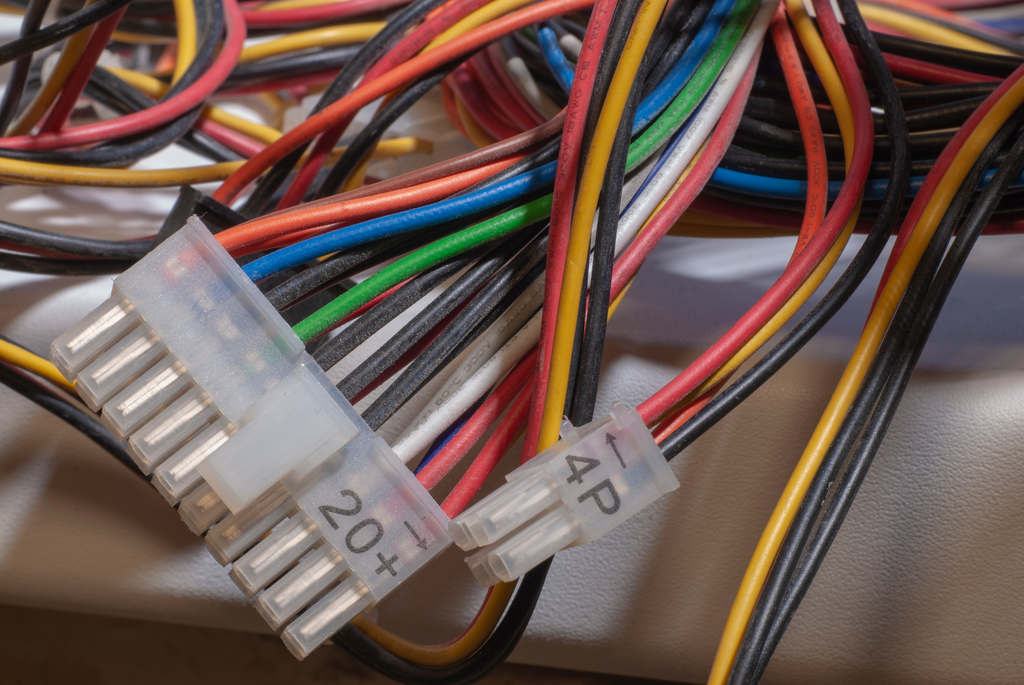 Quais os tipos de conectores el&eacute;tricos?